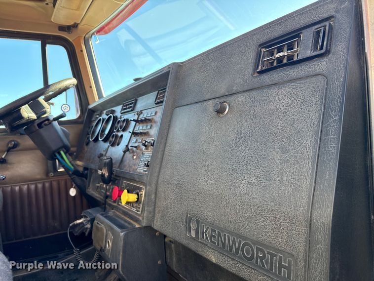 image for item EF2321 1998 Kenworth T600 semi truck