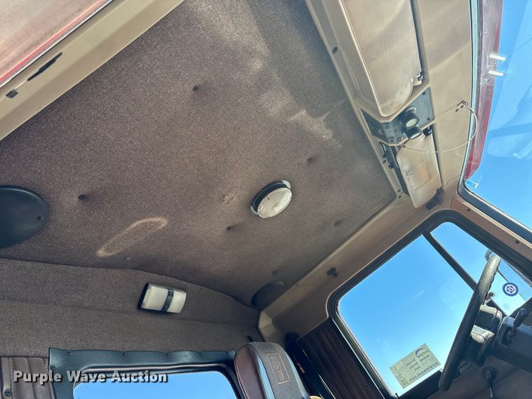 image for item EF2321 1998 Kenworth T600 semi truck