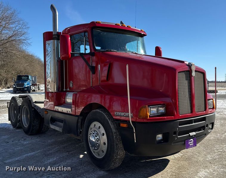 image for item EF2324 1994 Kenworth T660 semi truck