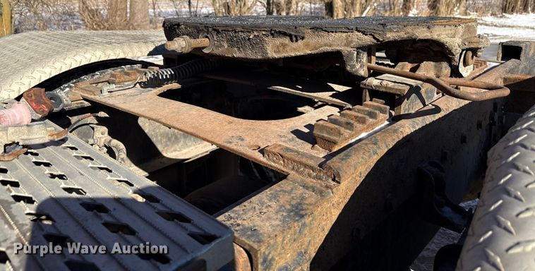 image for item EF2324 1994 Kenworth T660 semi truck