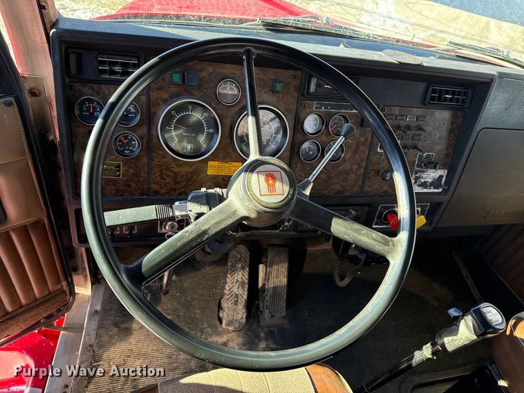 image for item EF2324 1994 Kenworth T660 semi truck