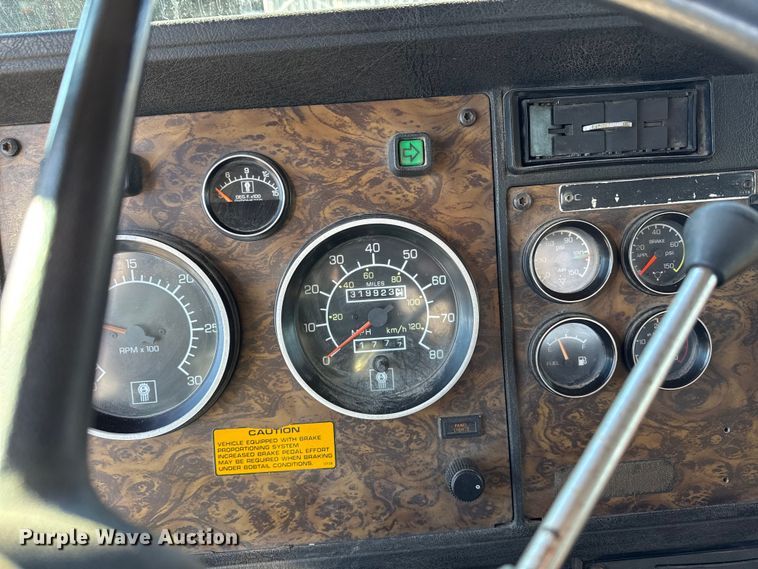 image for item EF2324 1994 Kenworth T660 semi truck