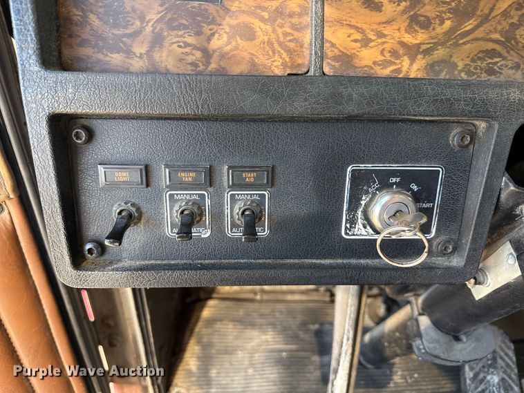 image for item EF2324 1994 Kenworth T660 semi truck