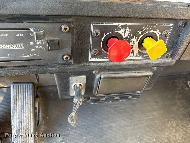 image for item EF2324 1994 Kenworth T660 semi truck