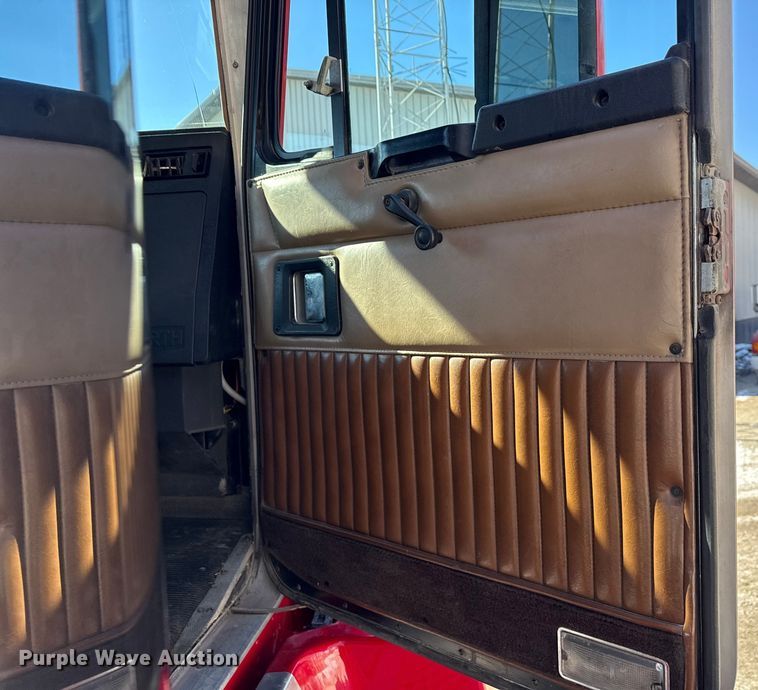 image for item EF2324 1994 Kenworth T660 semi truck