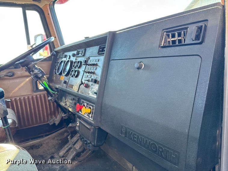 image for item EF2324 1994 Kenworth T660 semi truck