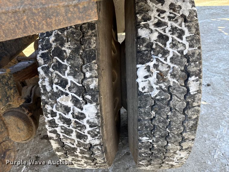 image for item EF2324 1994 Kenworth T660 semi truck