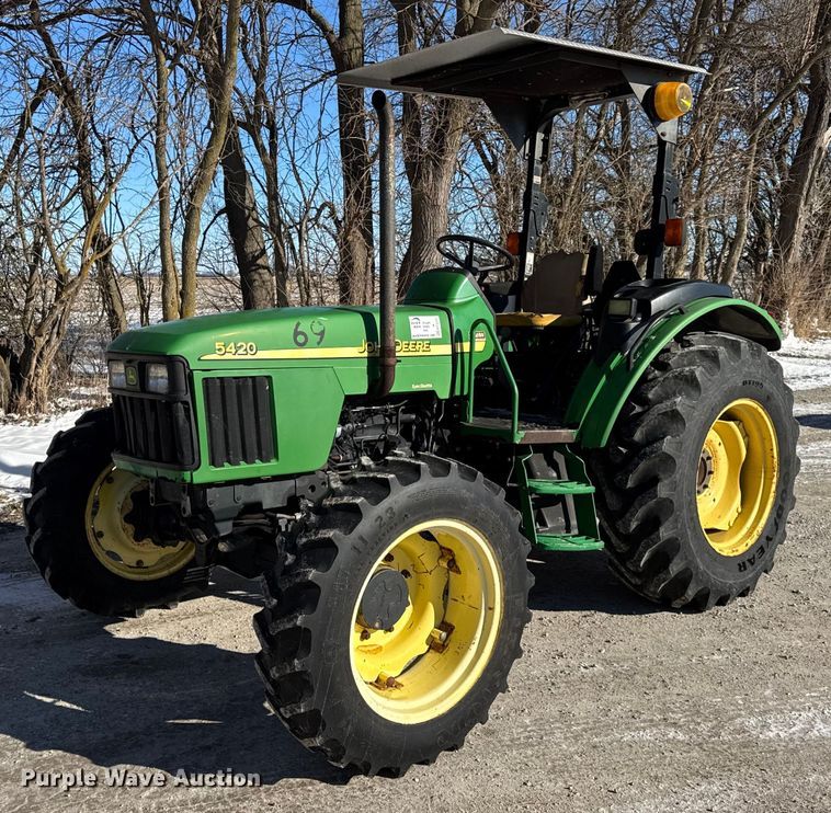 image for item EF2331 John Deere 5420 MFWD tractor