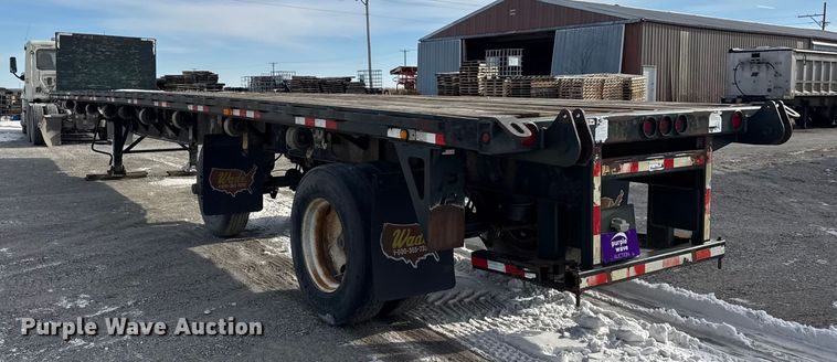 image for item EF2351 2006 Wade flatbed trailer