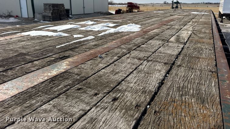 image for item EF2351 2006 Wade flatbed trailer