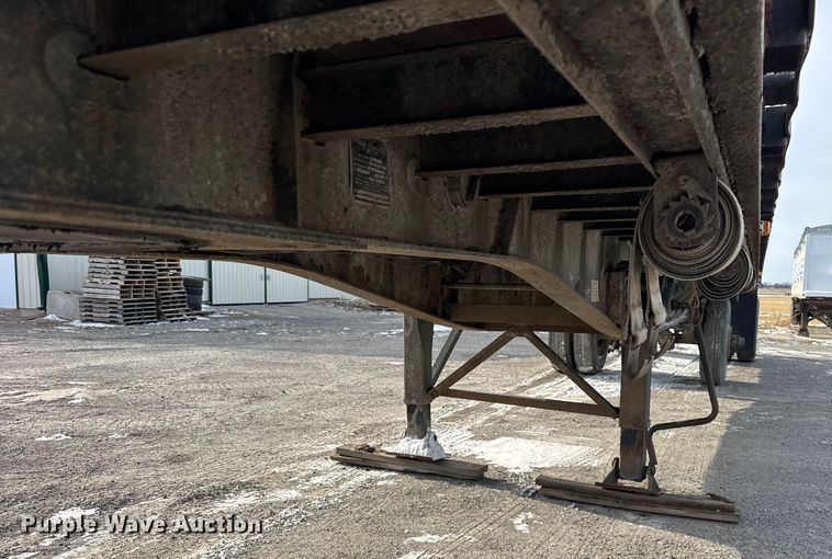 image for item EF2351 2006 Wade flatbed trailer