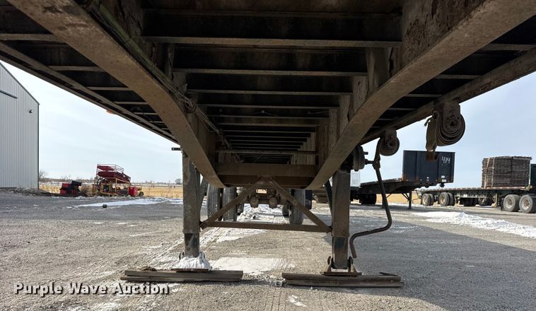 image for item EF2351 2006 Wade flatbed trailer