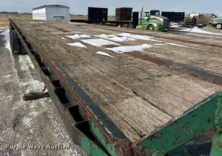 image for item EF2351 2006 Wade flatbed trailer