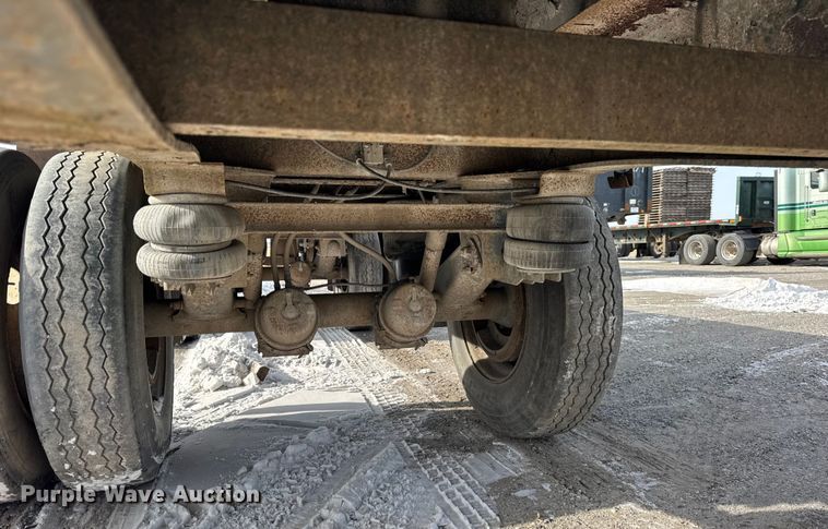 image for item EF2351 2006 Wade flatbed trailer