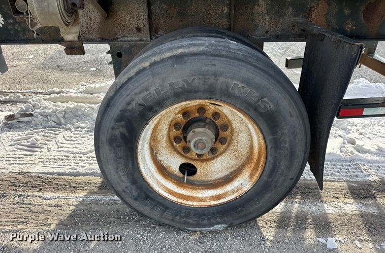 image for item EF2351 2006 Wade flatbed trailer