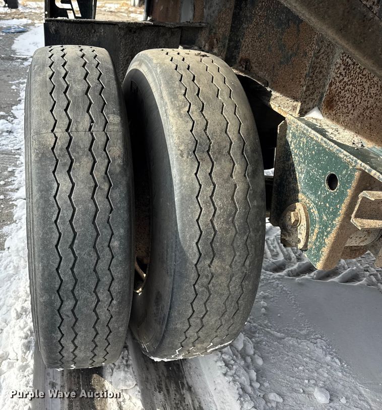 image for item EF2351 2006 Wade flatbed trailer