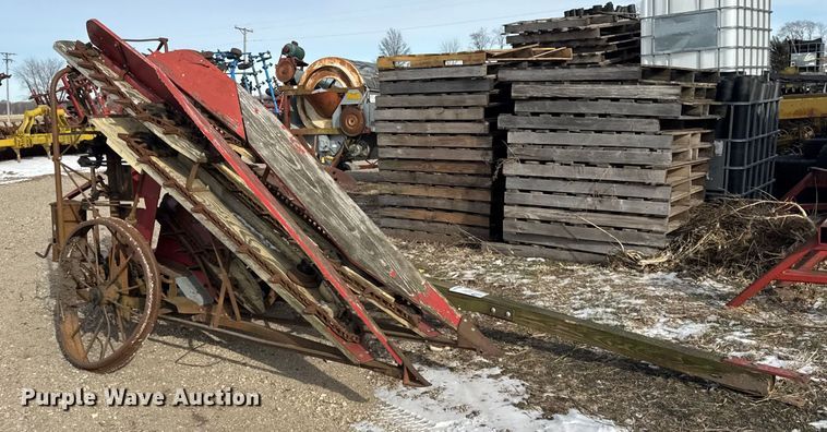image for item EF2357 International harvester corn binder