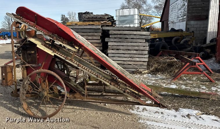 image for item EF2357 International harvester corn binder