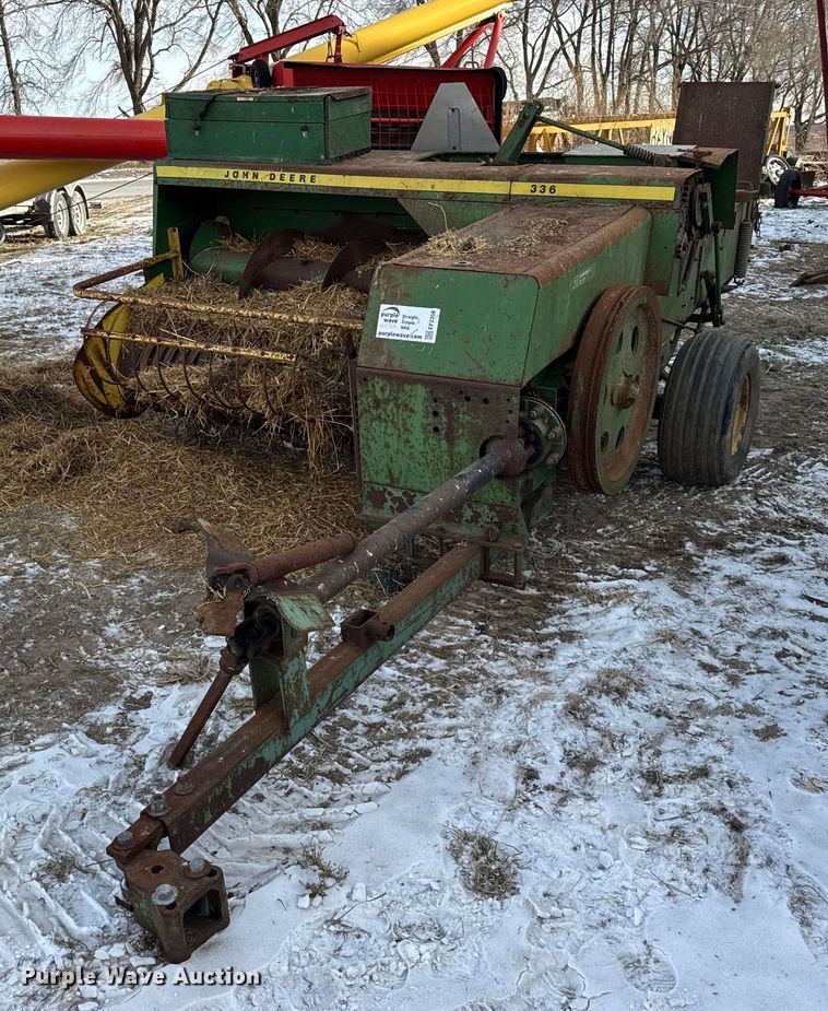 image for item EF2358 John Deere 336 small square baler