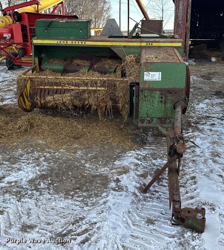 image for item EF2358 John Deere 336 small square baler