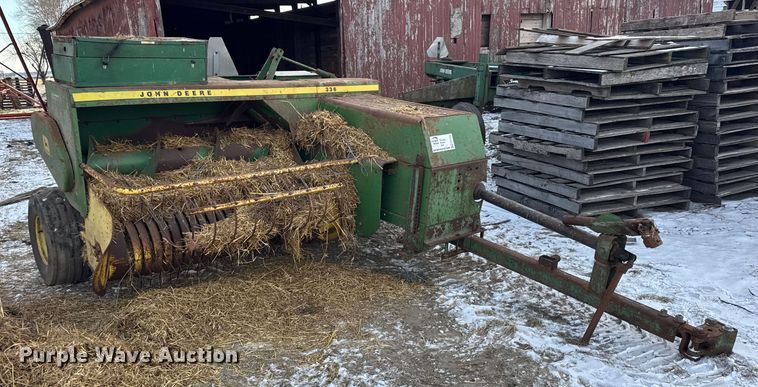 image for item EF2358 John Deere 336 small square baler