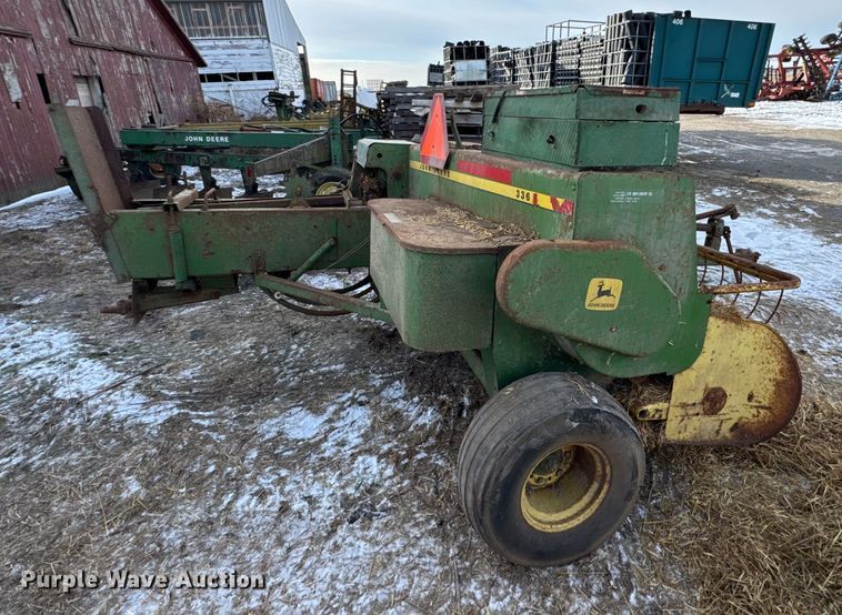 image for item EF2358 John Deere 336 small square baler