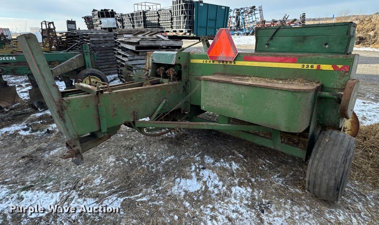 image for item EF2358 John Deere 336 small square baler