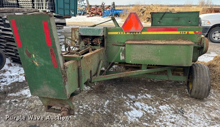 image for item EF2358 John Deere 336 small square baler