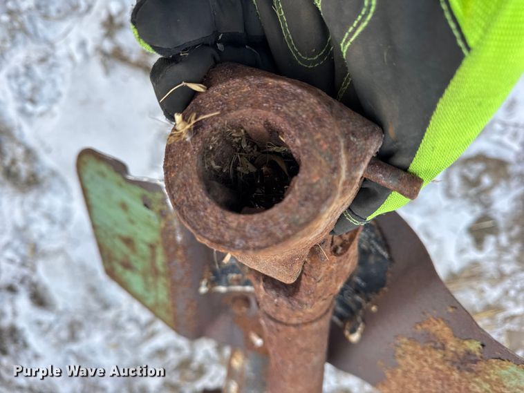 image for item EF2358 John Deere 336 small square baler