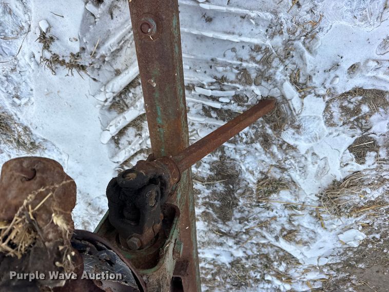 image for item EF2358 John Deere 336 small square baler