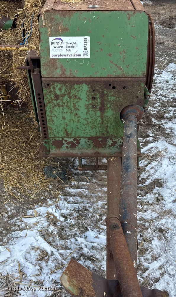 image for item EF2358 John Deere 336 small square baler