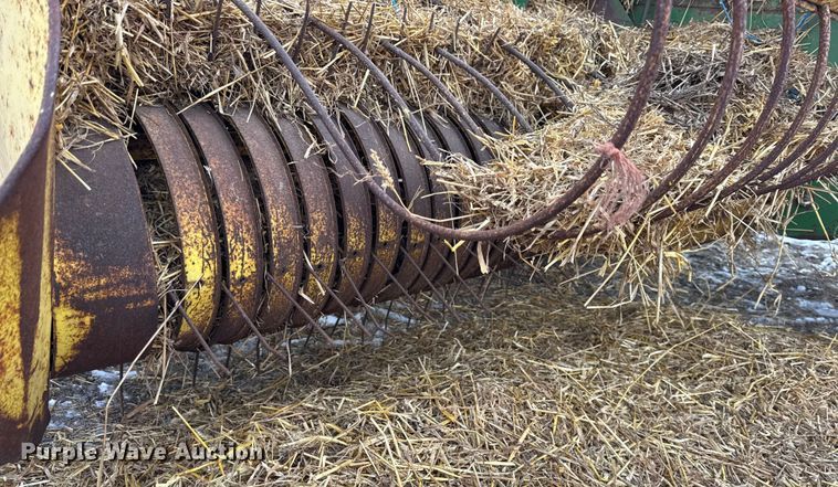 image for item EF2358 John Deere 336 small square baler