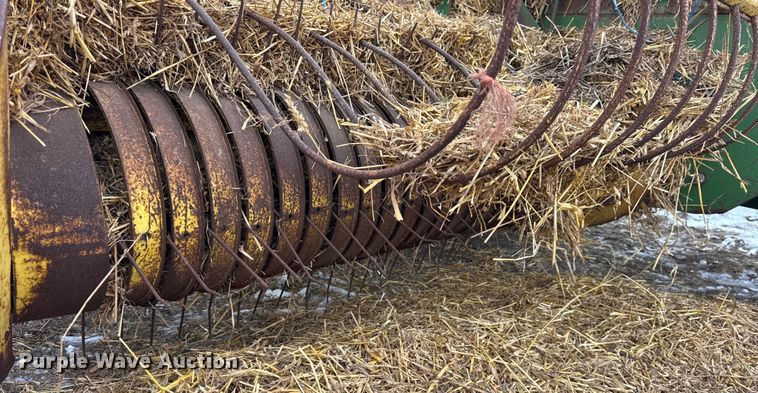 image for item EF2358 John Deere 336 small square baler