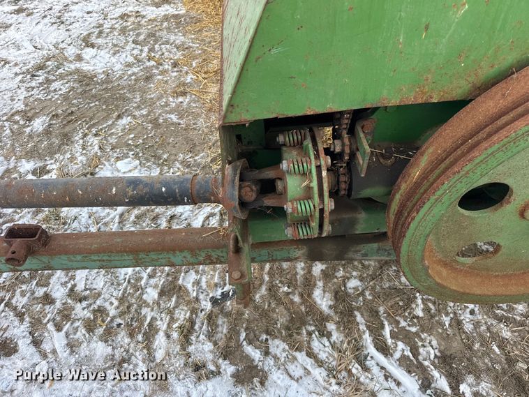 image for item EF2358 John Deere 336 small square baler