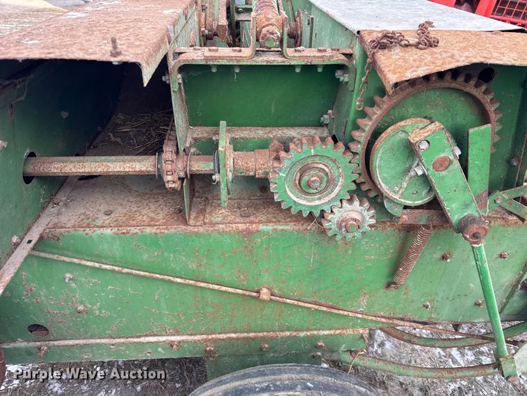 image for item EF2358 John Deere 336 small square baler