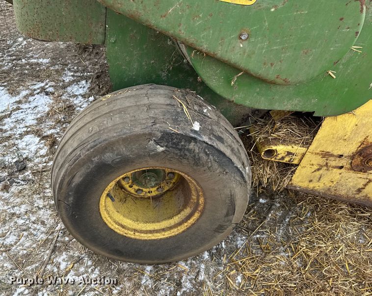 image for item EF2358 John Deere 336 small square baler