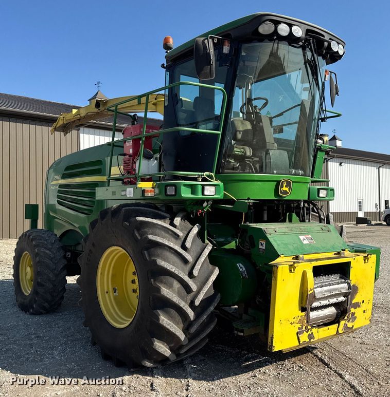 image for item EF2418 2012 John Deere 7550 forage harvester