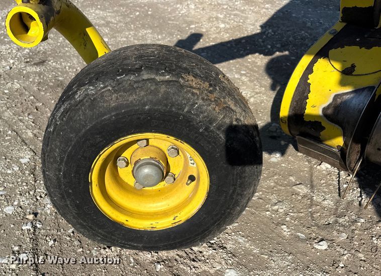 image for item EF2419 2012 John Deere 630C forage harvester pickup head