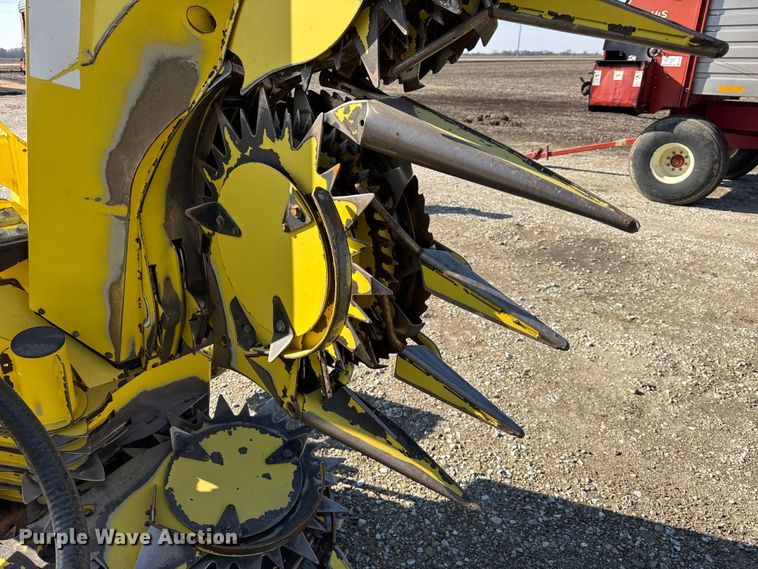 image for item EF2420 2013 John Deere 698 rotary forage head