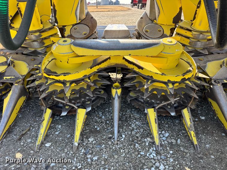 image for item EF2420 2013 John Deere 698 rotary forage head