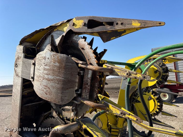 image for item EF2420 2013 John Deere 698 rotary forage head