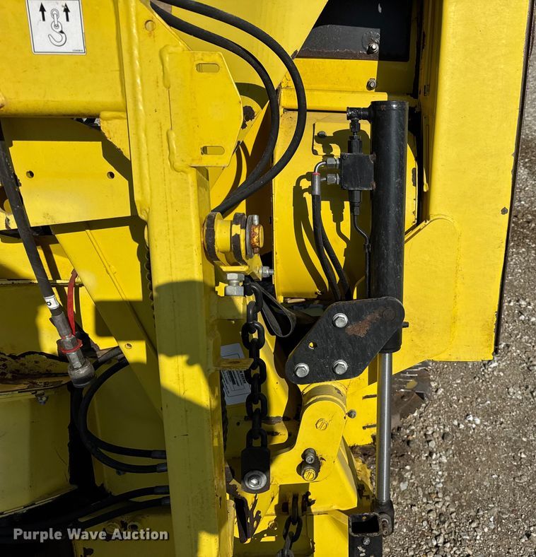 image for item EF2420 2013 John Deere 698 rotary forage head