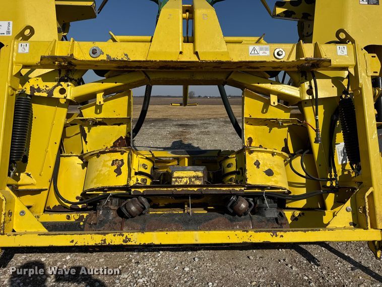 image for item EF2420 2013 John Deere 698 rotary forage head