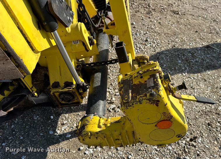 image for item EF2420 2013 John Deere 698 rotary forage head