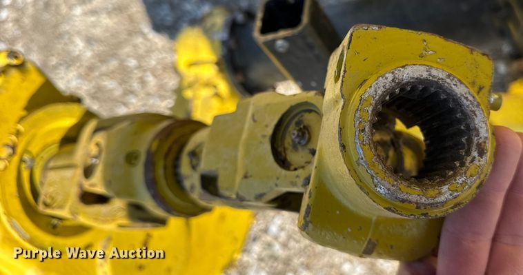 image for item EF2420 2013 John Deere 698 rotary forage head