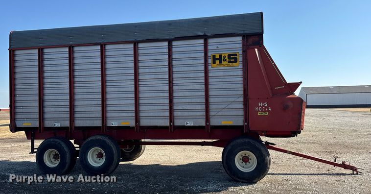 image for item EF2421 H&S HD7+4 silage wagon