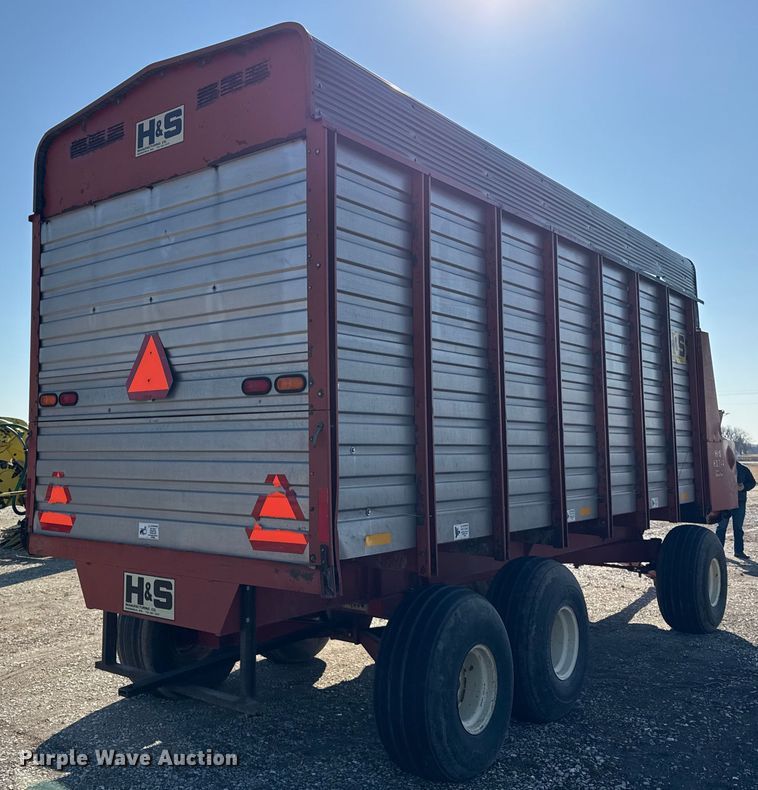 image for item EF2421 H&S HD7+4 silage wagon