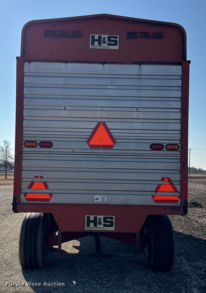 image for item EF2421 H&S HD7+4 silage wagon