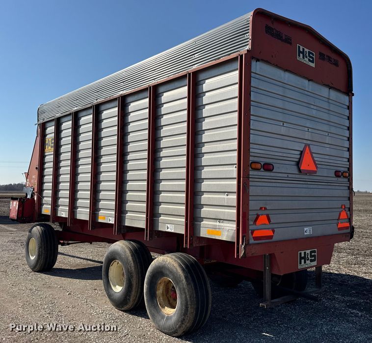 image for item EF2421 H&S HD7+4 silage wagon