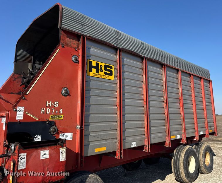 image for item EF2421 H&S HD7+4 silage wagon